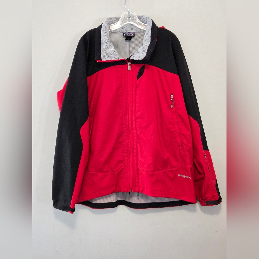 Patagonia Men's Hooded Jacket, Size L. Black/Red, Pockets Warm Stylish